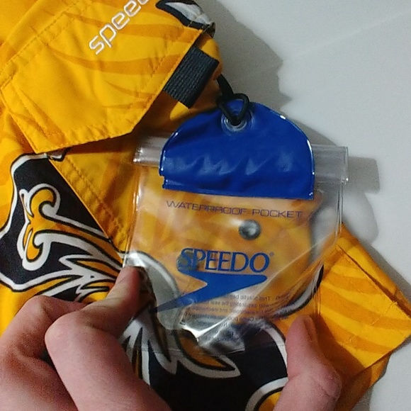 New brand Speedo Large swim shorts - Picture 5 of 5